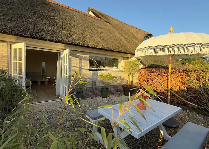 Pensjonat Tulipa Near Beach & Dunes With Free Parking 3*